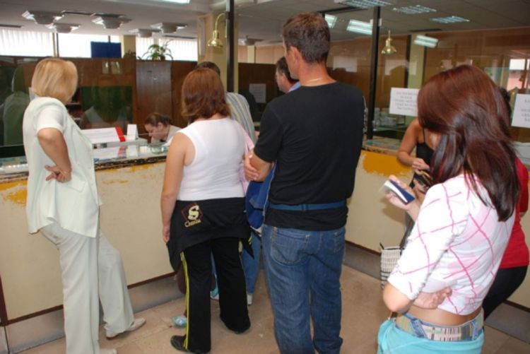 Administracija glomazna, preskupa i neefikasna
