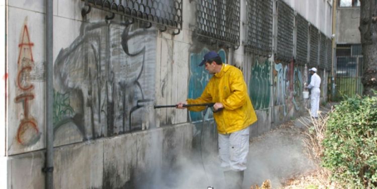 Srednjoškolci uklonili grafite sa 200 objekata