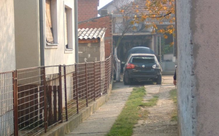 Bomba ispod golfa petice