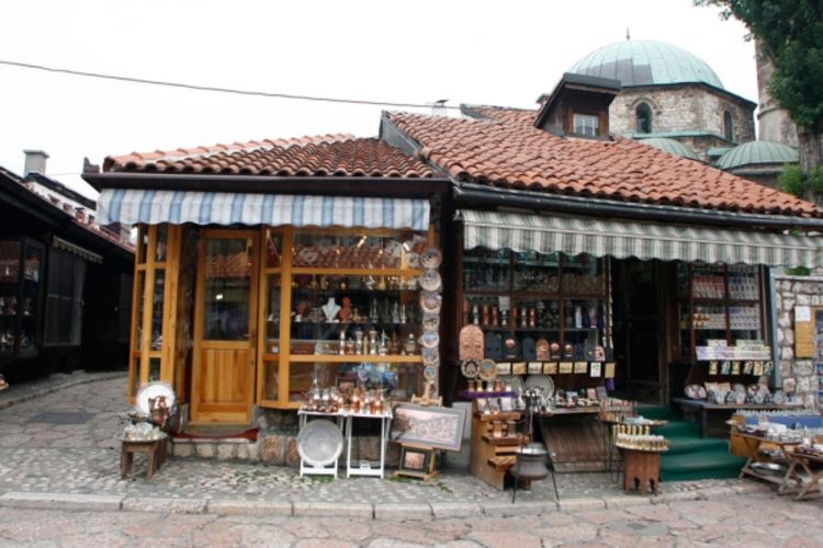 Glavne djelatnosti trgovina i ugostiteljstvo