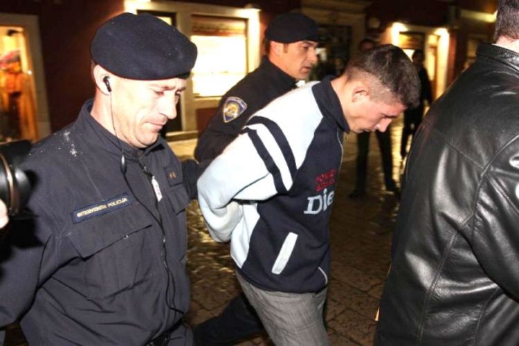 Ubica novac trošio na prostitutke i provode