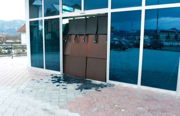 Klincov: Bomba zbog reketiranja