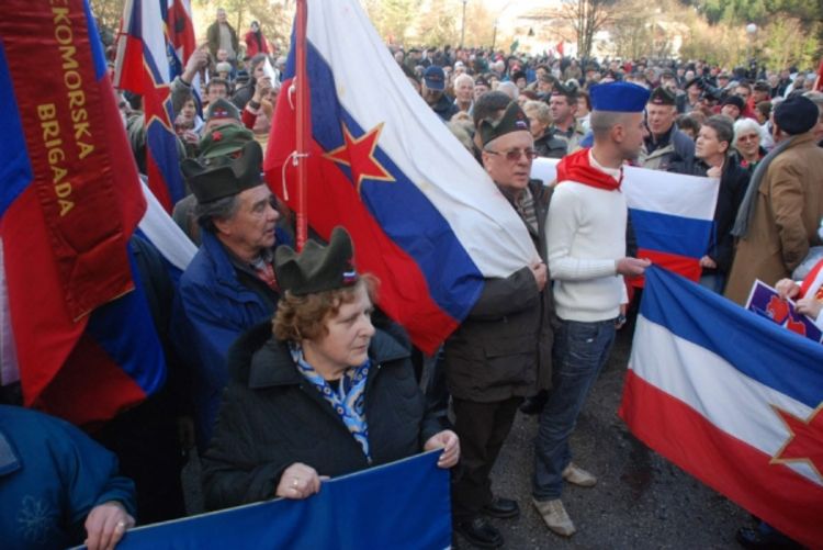 Stari i mladi pjevali partizanske pjesme