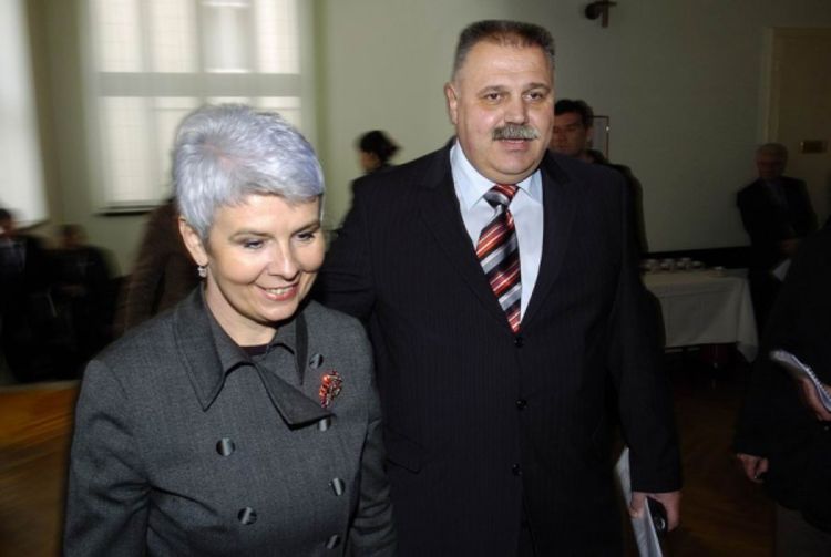 Vlada odustala od zamrzavanja plata 