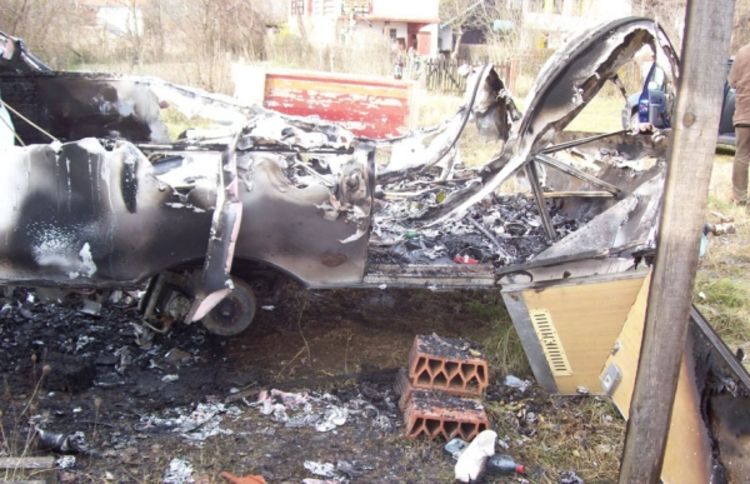 Povrijeđene dvije osobe u požaru kamp kućica