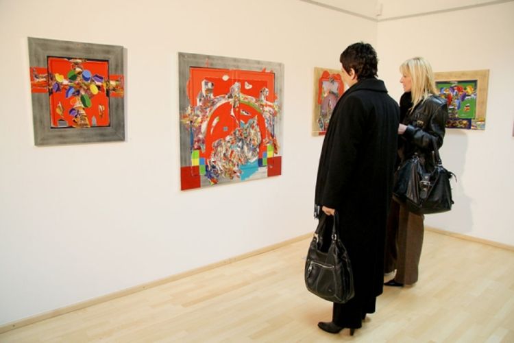 Otvorena izložba radova Adina i Mije Hebib i Edine Selesković