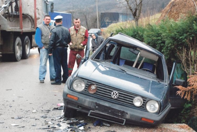 Dvoje poginulih, šestoro povrijeđenih