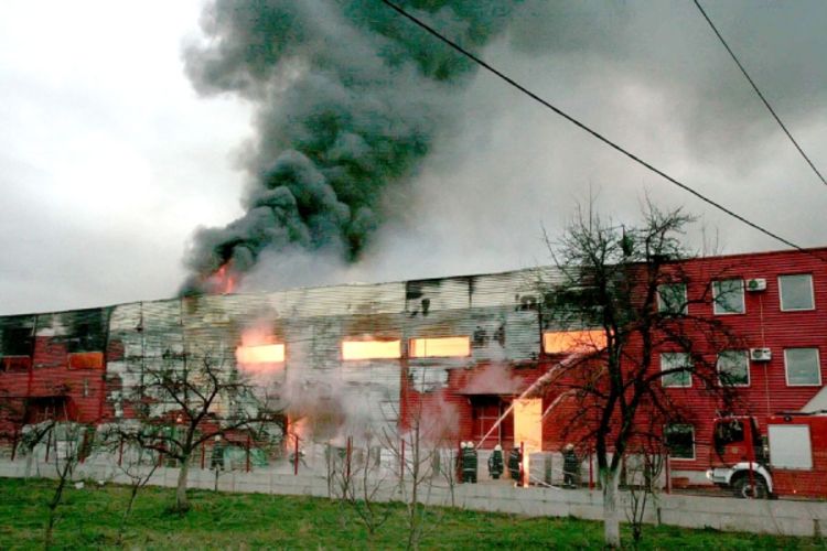 Struja izazvala vatru u skladištu Audax