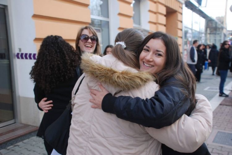 Volonteri dijelili besplatne zagrljaje