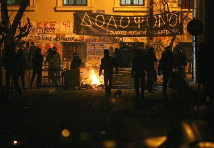 Protesti drmaju Vladu