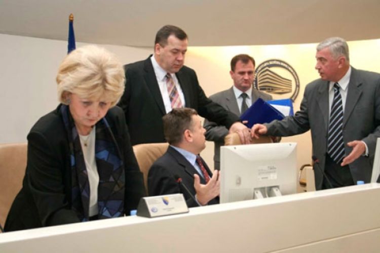 Parlamentu predlažu da pokrene izmjene Ustava