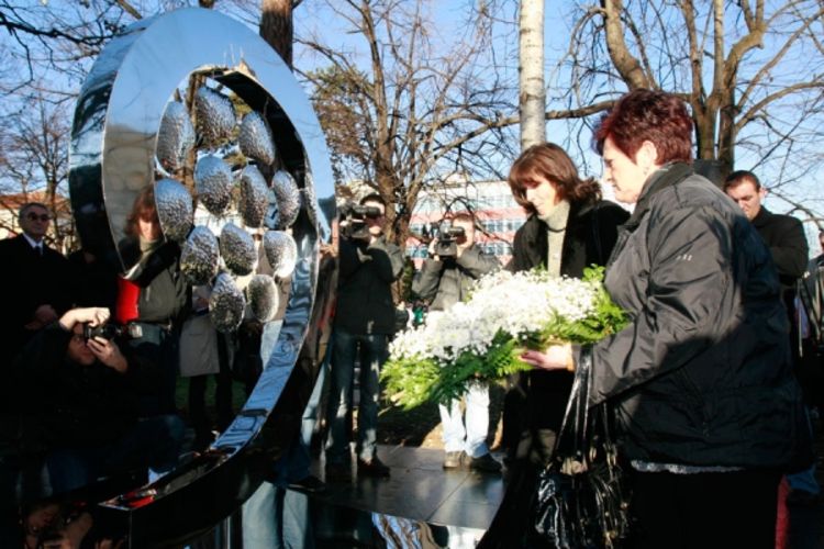 Sjećanje na 12 beba