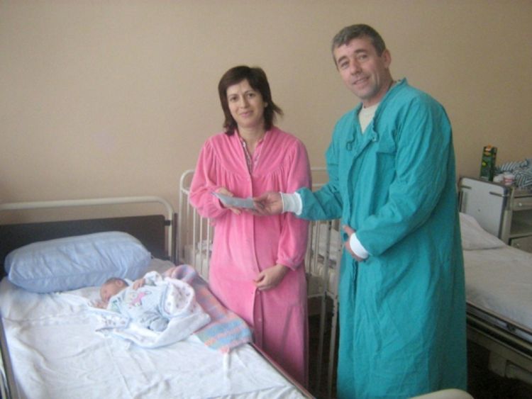 Novčani dar za prvorođenu bebu