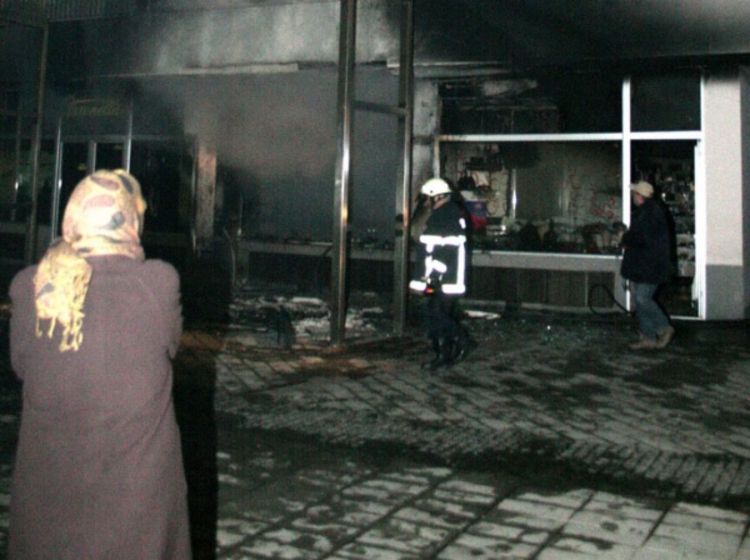 Izgorjela tri butika i dva stana