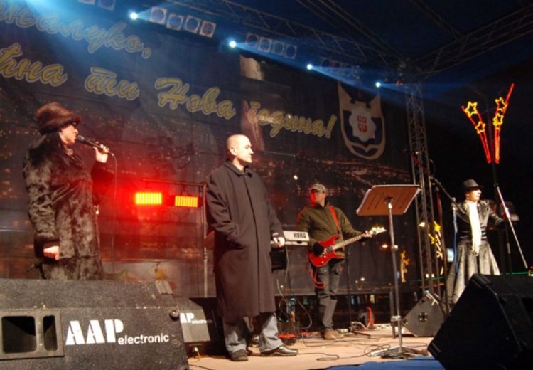 Proslave na trgovima i u krugu porodice