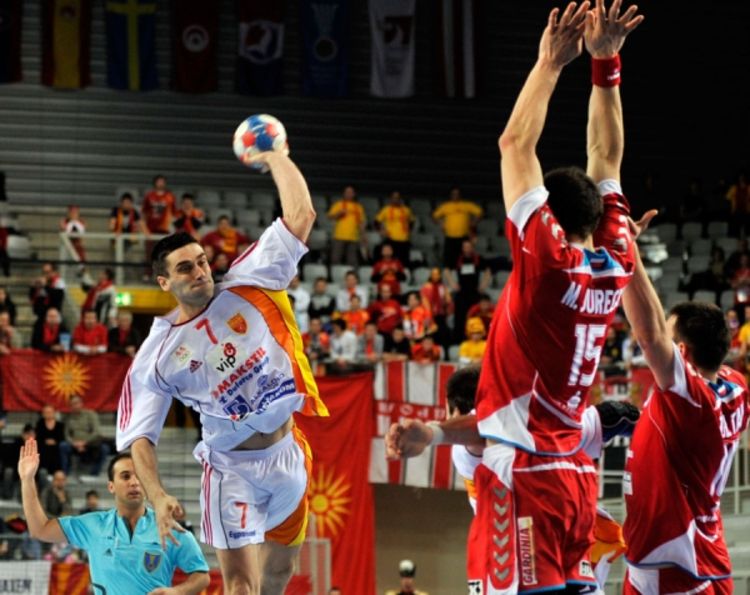 Lazarov rafalom po Poljacima