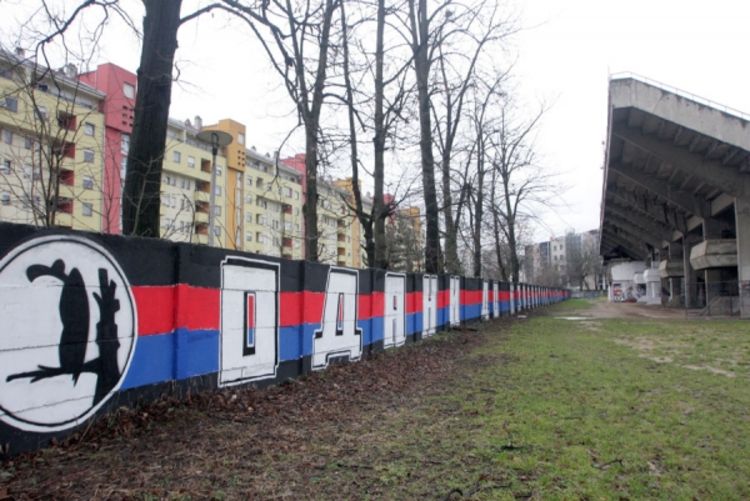 Poruke koje krase i plaše
