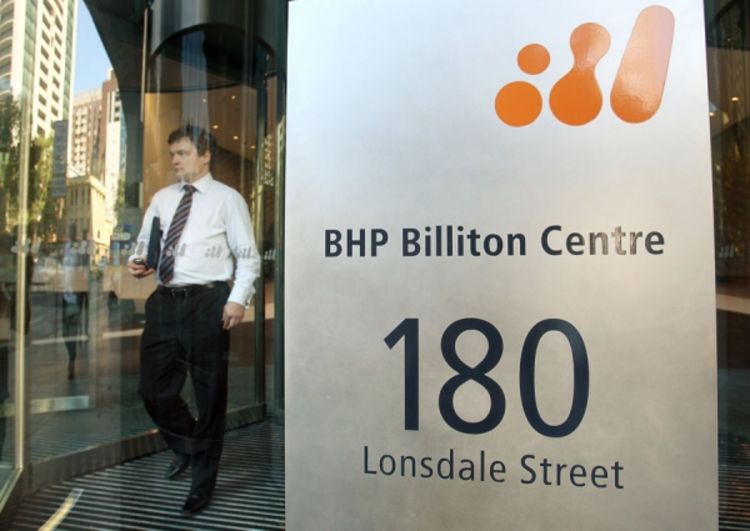 Prepolovljena dobit BHP Billitona