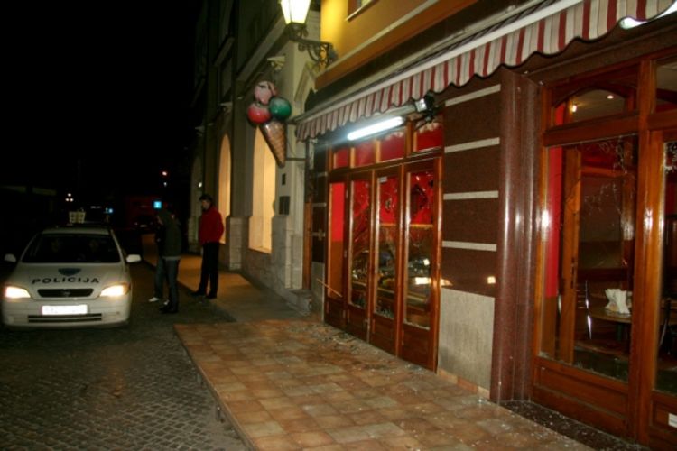 Huligani razbijali izloge u Mostaru