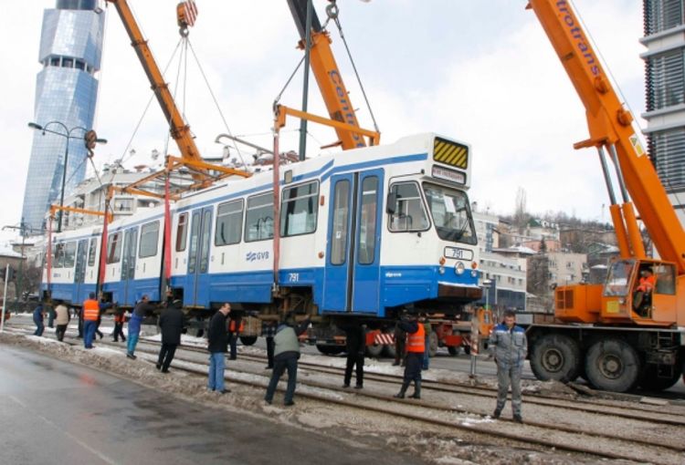 Tramvaji iz Amsterdama istovareni na šine