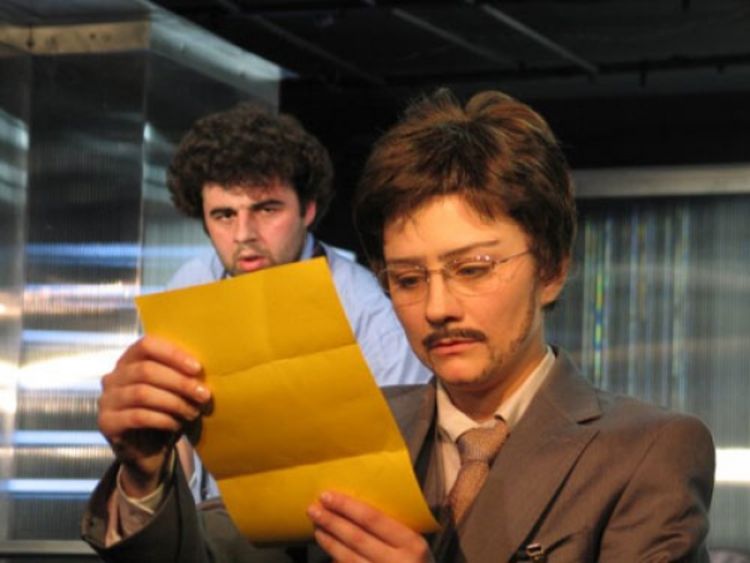 Društvo u krizi identiteta