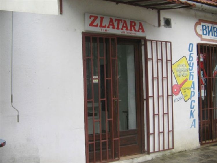Zla­ta­ri pre­tu­če­ni, pa oplja­čka­ni 