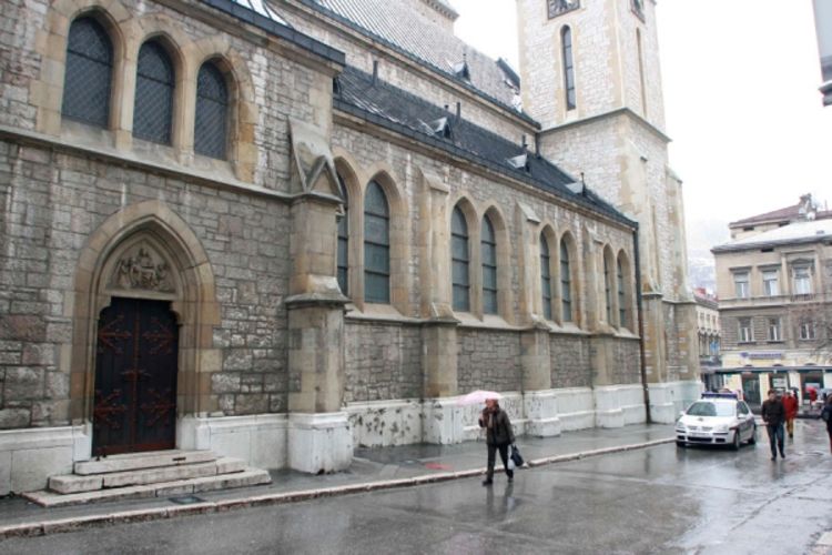 Ukraden kardinalov vrč