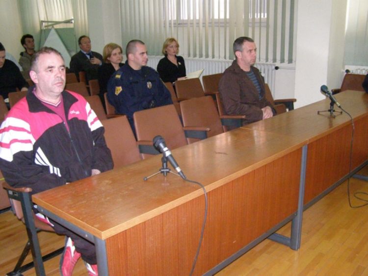 Tepić: Tukli su nas svim i svačim