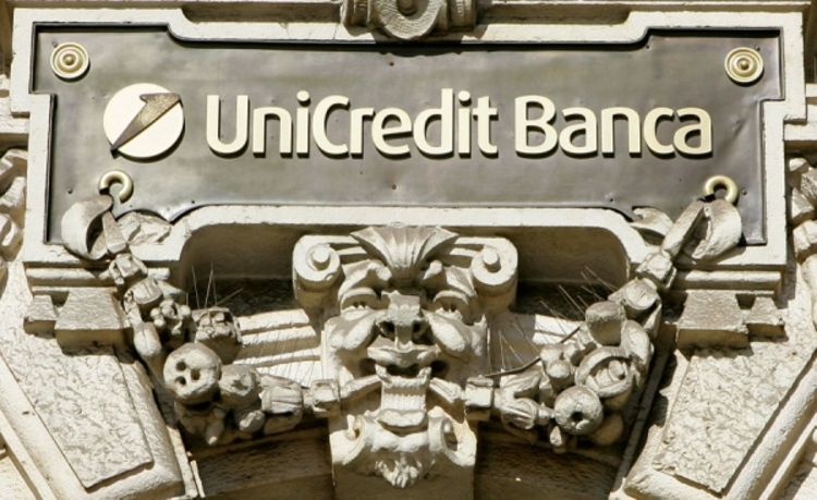 UniCredit traži lijek za pad dobiti