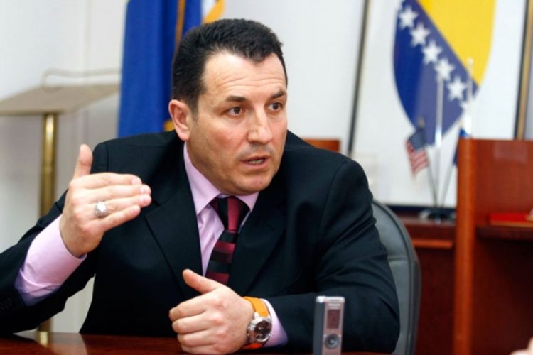 Selmo Cikotić: Nije zaustavljena reforma odbrane