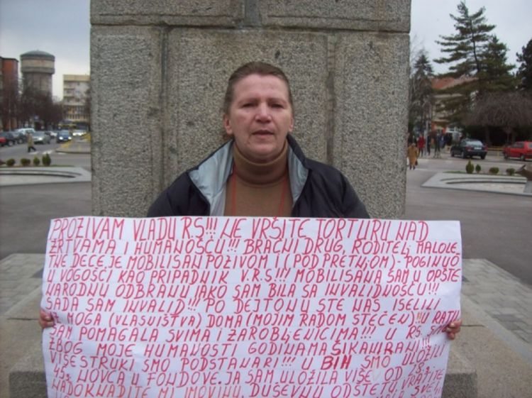 Protestuje supruga poginulog borca