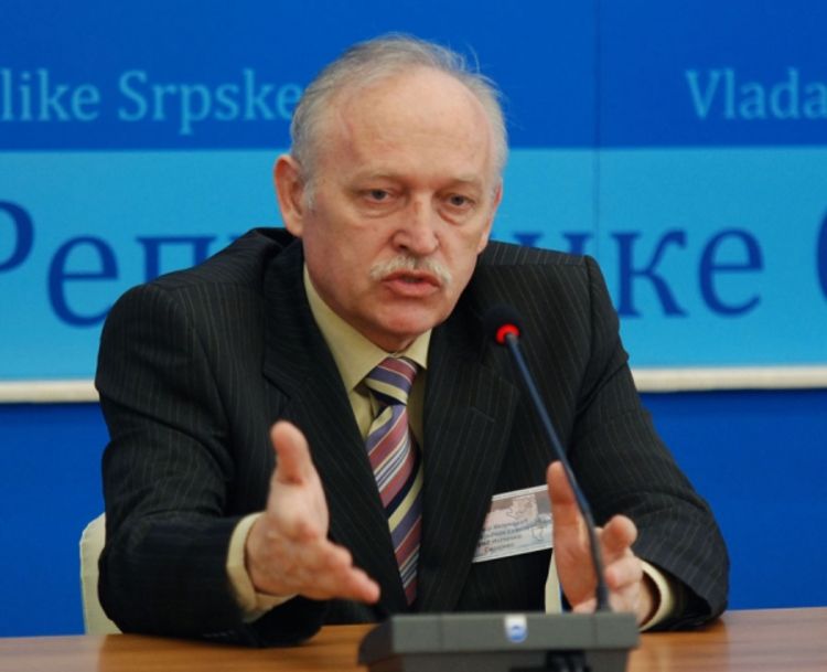 Radomir Kezunović: Srezati plate načelnika