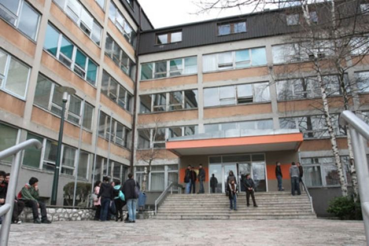 Uprava nezakonito zaposlila desetak profesora i asistenata
