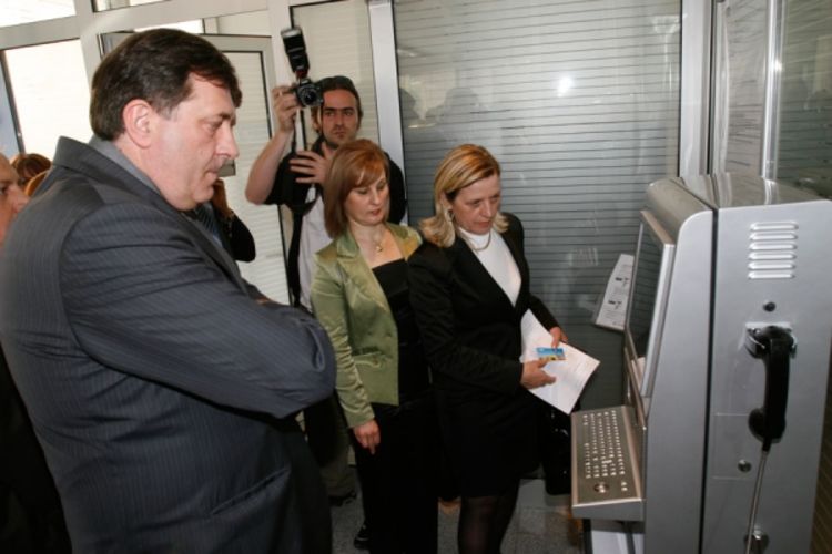 Nova banka u novom sjedištu