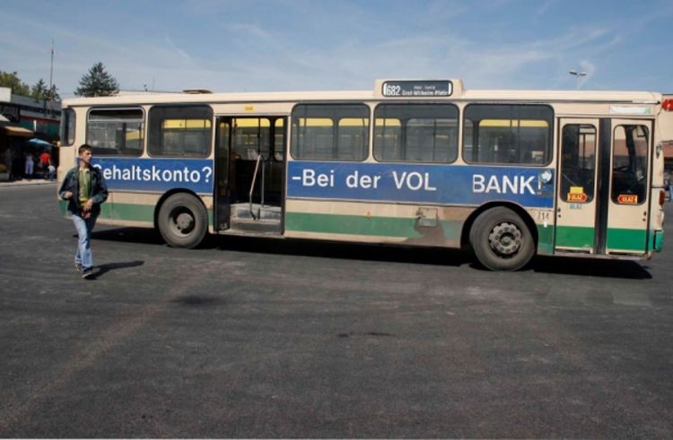 Putnici se voze u autobusima, tempiranim bombama