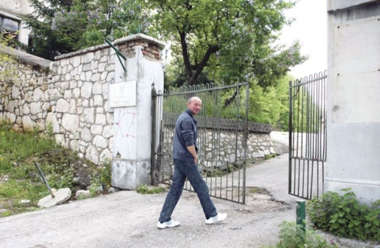 Pet miliona maraka za čuvanje oronulih kasarni