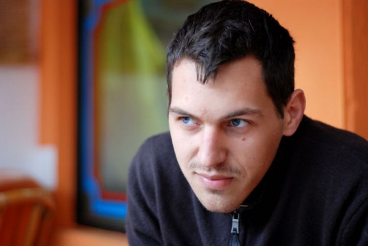 Borisa Miljevića budi zvuk motora s mobilnog telefona