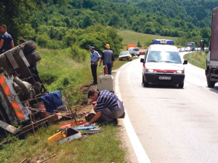 Poginuo vozač kamiona
