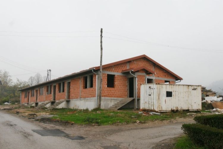 Romi u stanovima u avgustu