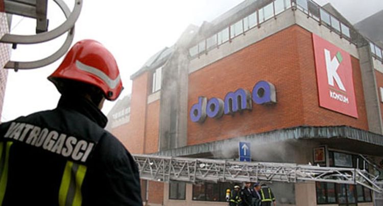 Vatrogasac kolegu izvukao iz požara