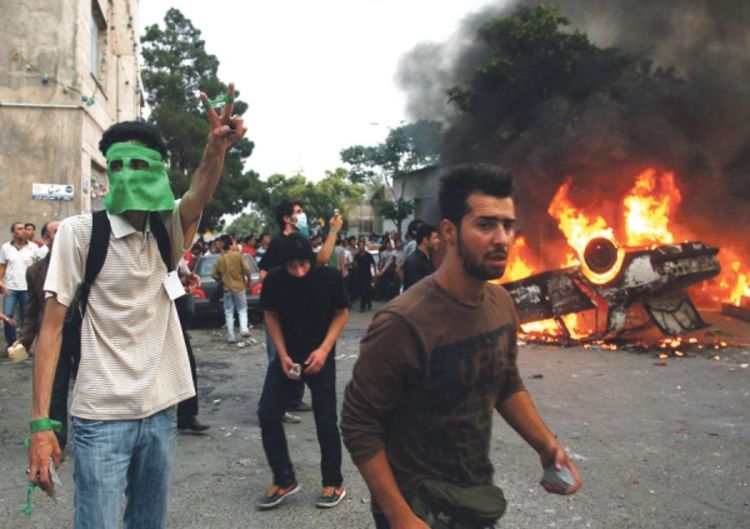 Iran na ivici revolucije