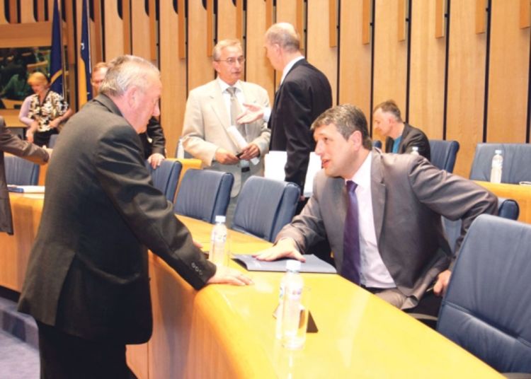 Za proizvode iz Srbije i Hrvatske pune carine