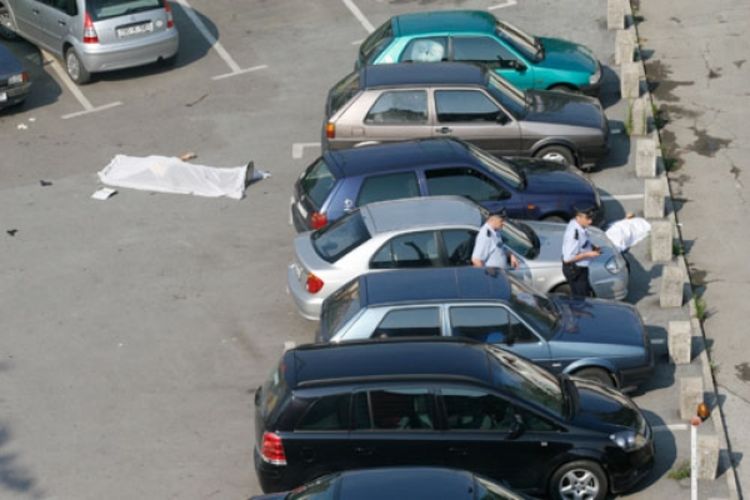 Popovićeva pogođena sa  četiri, policajac sa tri hica