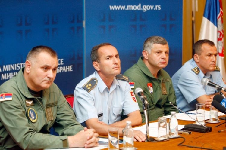 Poginuli pilot i vojnik na zemlji