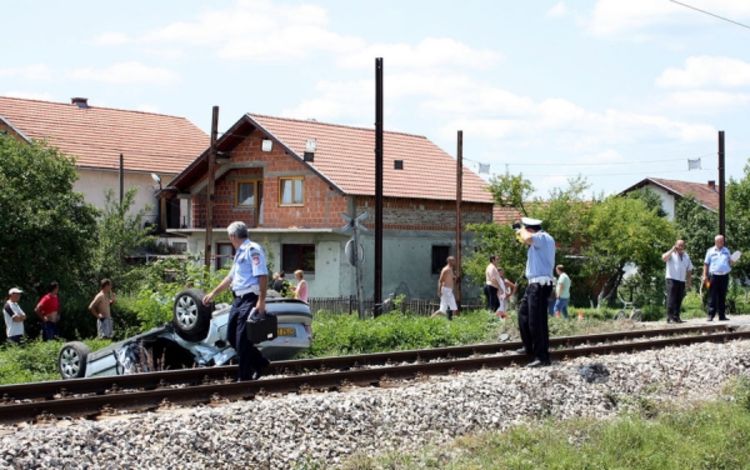 U sudaru sa vozom troje povrijeđenih