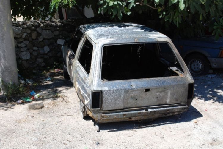 Zadobio opekotine dok je popravljao auto