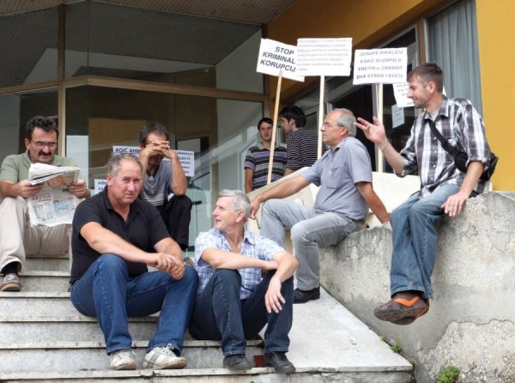 Traže plate i posao 