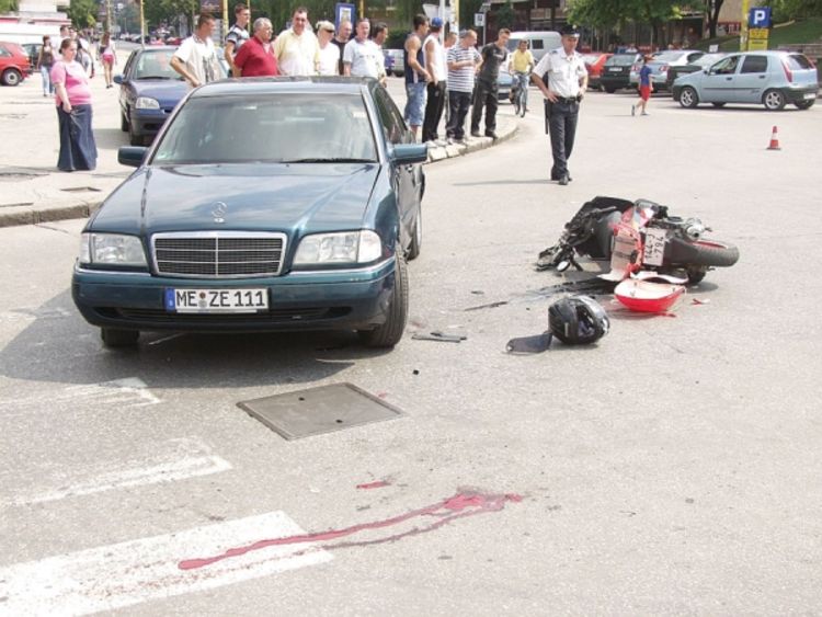 Rođaci poginuli na motociklu