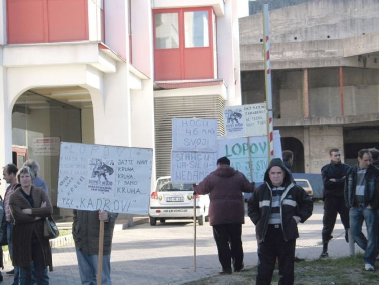 Radnici blokirali pogone Agrokomerca