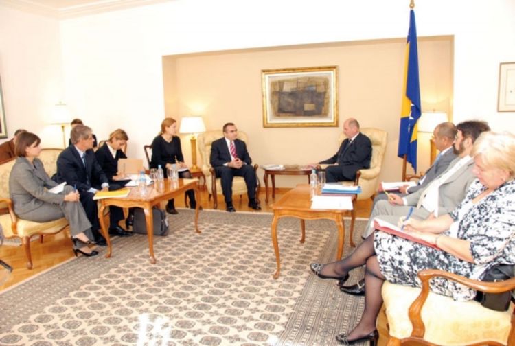 Premijer štiti plate oko 190 funkcionera